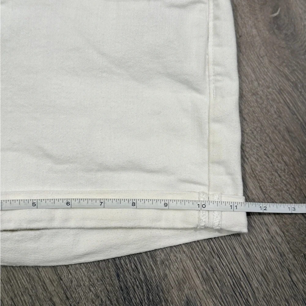 Old Navy Women's Classic White Jean Shorts Rolled Hem Size 6 - Picture 6 of 7